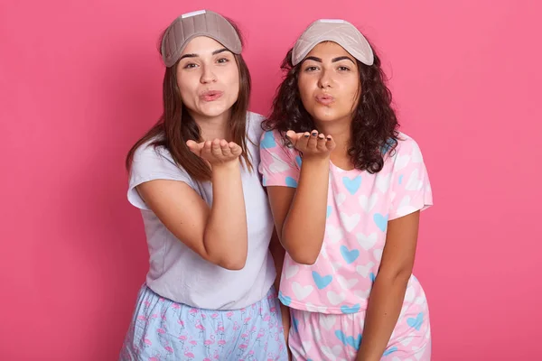 Portrait Two Females Raising Hands Sending Blow Kiss Going Bed — Stock Photo, Image