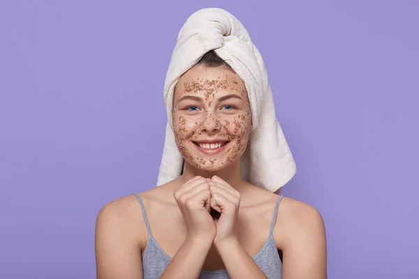 Spa Teen Girl Applying Facial Clay Mask Wearing White Towel — Stock Photo, Image