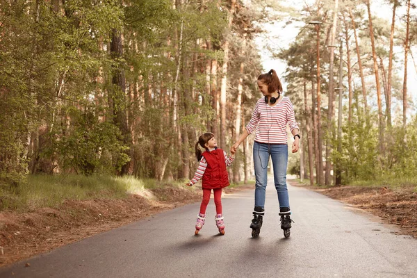 Mommy Her Charming Girl Rolling Skate Forest Looks Happily Each — Stock Photo, Image