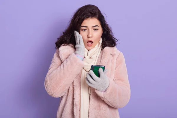 Mujer Europea Toca Mejilla Estar Shock Recibe Recibo Factura Por — Foto de Stock