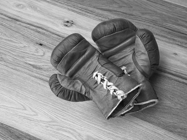 Old Boxing Gloves Hardwood Floor Renovated House View — Stock Photo, Image
