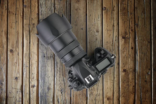 Profesjonalny Cyfrowy Lens Reflex Top Viewon Drewniane Teksturowanej Tabeli — Zdjęcie stockowe