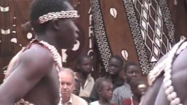 Sevare, Mali, Afrika 14 Ocak 2003: Etnik grup dans Afrika Mali kalp