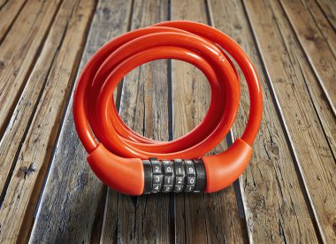 Güvenlik sistemi kilidi dokulu ahşap masa üzerinde parola birleşimi olarak 2019 ile bisiklet için