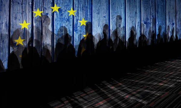 Massa Människor Skuggor Mot Europeiska Flaggade Staket Brexit Koncept — Stockfoto