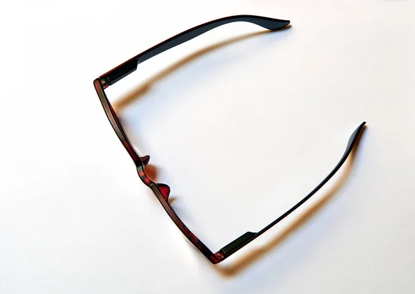 Óculos Elegantes Folha Branca Com Reflexos Sombras Vista Cima — Fotografia de Stock