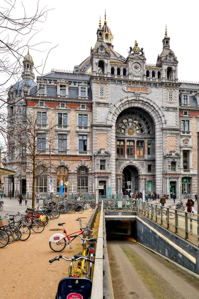 Antwerpen België Februari 2019 Mensen Vooraan Zij Ingang Van Het — Stockfoto