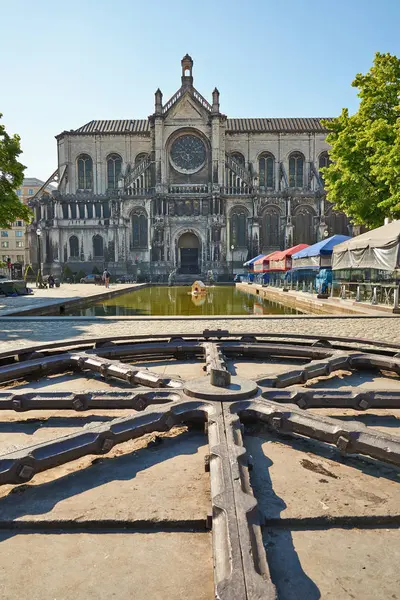 Seitenansicht der Katharinenkirche an einem sonnigen Morgen — Stockfoto