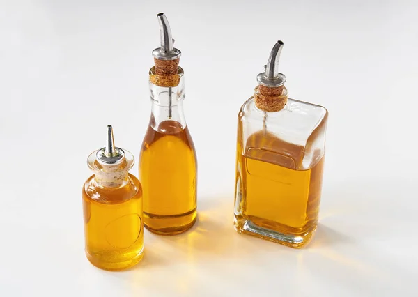 Três tipos diferentes de garrafa de óleo vintage — Fotografia de Stock