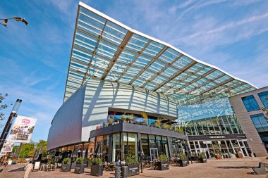 Avlunun girişinde Dock Bruxsel görüntüleyin