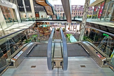 Rıhtım Bruxsel, kapalı ve yürüyen merdiven yapı görüntüleyin