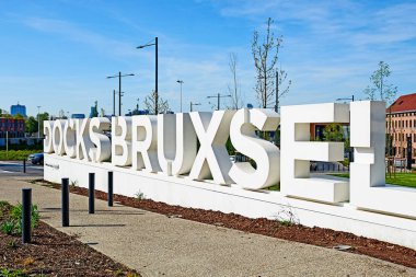 Bruxsel Ana Girişindeki logoyu görüntüle