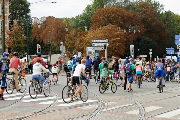 Samochodowe ulice na Tervueren Ave w Brukseli - 2014 — Zdjęcie stockowe