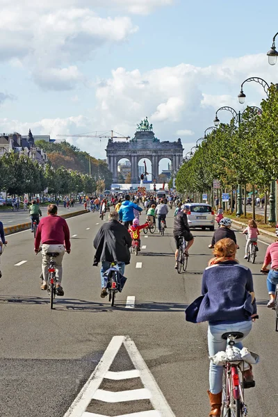 Car Free Streets on Tervueren Ave in Brussels - 2014 — Stock Photo, Image