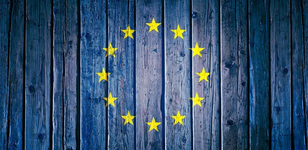 悬挂欧洲国旗的木墙 — 图库照片