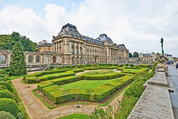 在历史中心的布鲁塞尔，比利时皇家宫殿 — 图库照片