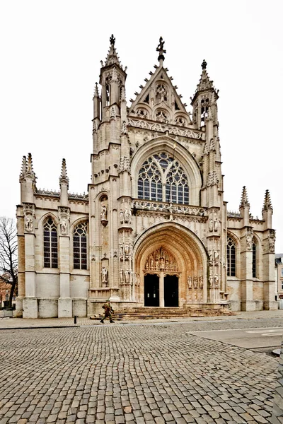 Militaire wandeling in de Notre Dame du Sablon 's Cathedral — Stockfoto
