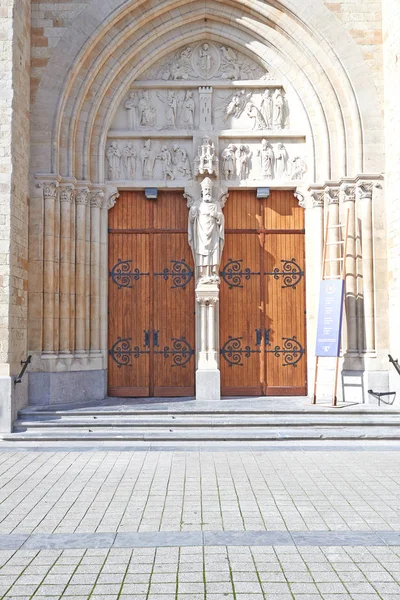 Pas gerenoveerde Sint Servaaskerk in Schaarbeek, Brussel — Stockfoto