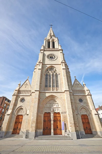 Pas gerenoveerde Sint Servaaskerk in Schaarbeek, Brussel — Stockfoto