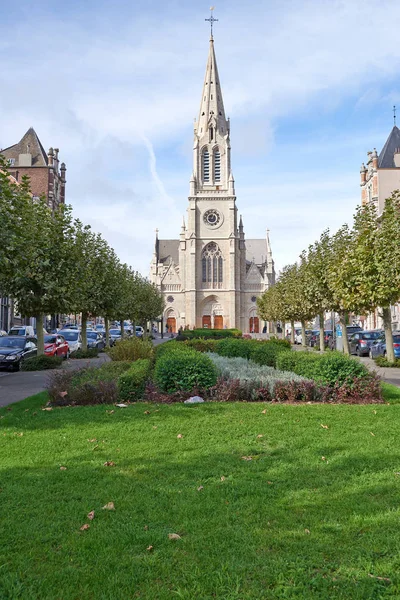 Pas gerenoveerde Sint Servaaskerk in Schaarbeek, Brussel — Stockfoto