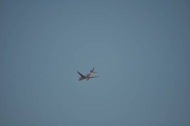 Uçak uçan yolcu uçağının