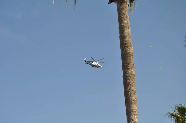 Helicopter Saving People Flight — Stock Photo, Image