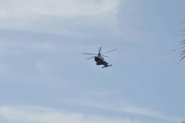 Hélicoptère Sauver Des Personnes Vol — Photo