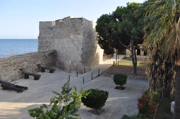 Kıbrıs 'taki Ortaçağ Larnaka Kalesi (Larnaka)