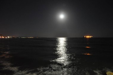 Kıbrıs 'ta Limasol Molos güzel bir gece