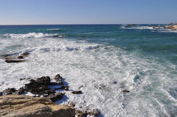 Jaskinie Pięknej Nadmorskiej Plaży Pafos Cyprze — Zdjęcie stockowe