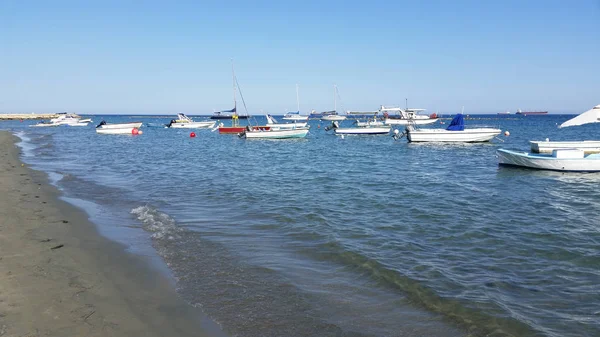 Όμορφο Σκάφος Στην Ανοικτή Θάλασσα — Φωτογραφία Αρχείου