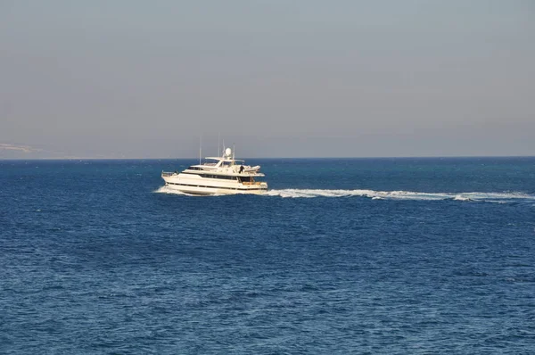 Krásná Luxusní Jachty Otevřeném Moři — Stock fotografie