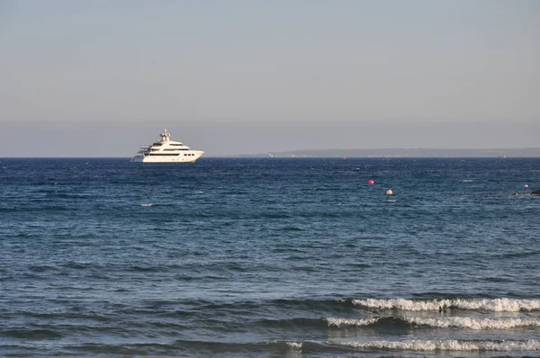 Όμορφο Πολυτελές Γιοτ Ανοιχτή Θάλασσα — Φωτογραφία Αρχείου