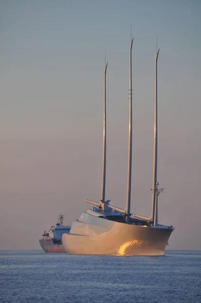 Piękny Żeglarstwa Luksusowy Jacht Otwartym Morzu — Zdjęcie stockowe