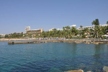 Kıbrıs 'ta Limasol 'daki güzel Ayathus Beach Hotel Binası