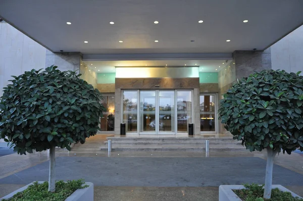 Güzel otel binası Limasol Kıbrıs