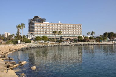 Güzel Crowne Plaza otel binası Limasol Kıbrıs