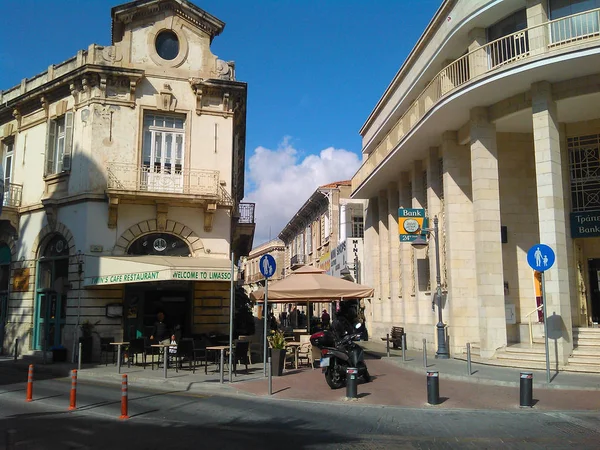 美丽的旧城中心大楼利马索尔在塞浦路斯 — 图库照片