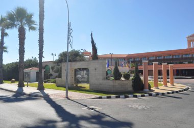 Güzel Amathus Beach Hotel Paphos Kıbrıs'ta bina