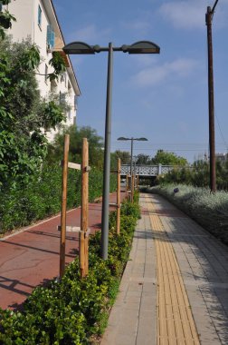 Güzel doğrusal Park boyunca Garyllis nehir Limassol (Cyprus)
