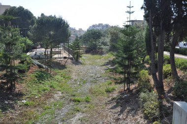 Güzel doğrusal Park boyunca Garyllis nehir Limassol (Cyprus)