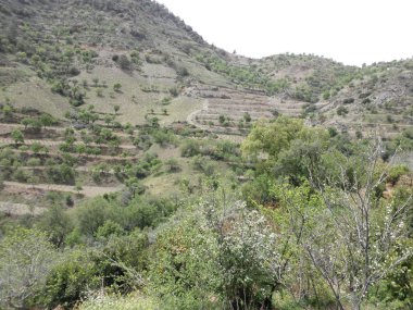 Gün batımında arka planda Kıbrıs masif güzel doğal dağ manzara