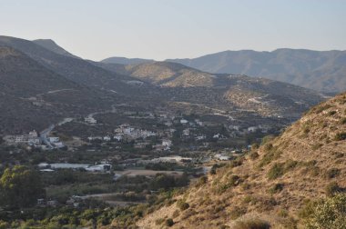 Gün batımında arka planda Kıbrıs masif güzel doğal dağ manzara