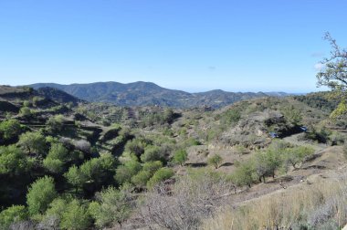 Gün batımında arka planda Kıbrıs masif güzel doğal dağ manzara