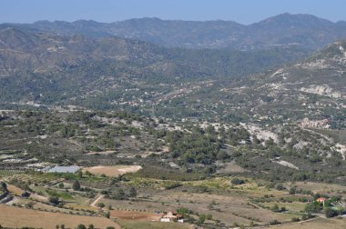 Gün batımında arka planda Kıbrıs masif güzel doğal dağ manzara