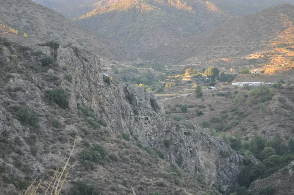美丽的自然山景在塞浦路斯马西夫在日落的背景 — 图库照片