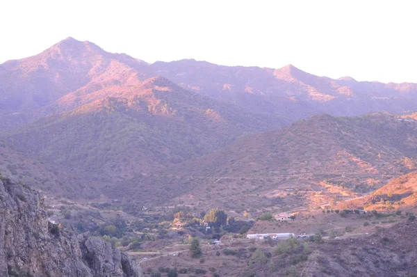 美丽的自然山景在塞浦路斯马西夫在日落的背景 — 图库照片