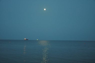 Güzel gece doğal deniz manzarası