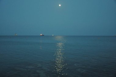 Güzel gece doğal deniz manzarası