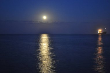 Güzel gece doğal deniz manzarası
